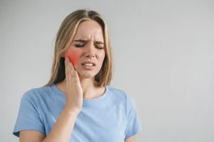 چند روز بعد از ایمپلنت درد دندان طبیعی است